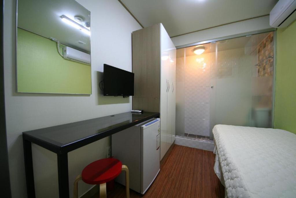 Star Guest House Seoul Bagian luar foto