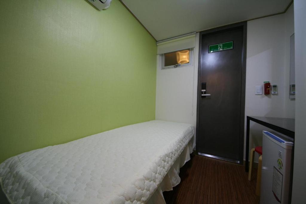 Star Guest House Seoul Bagian luar foto