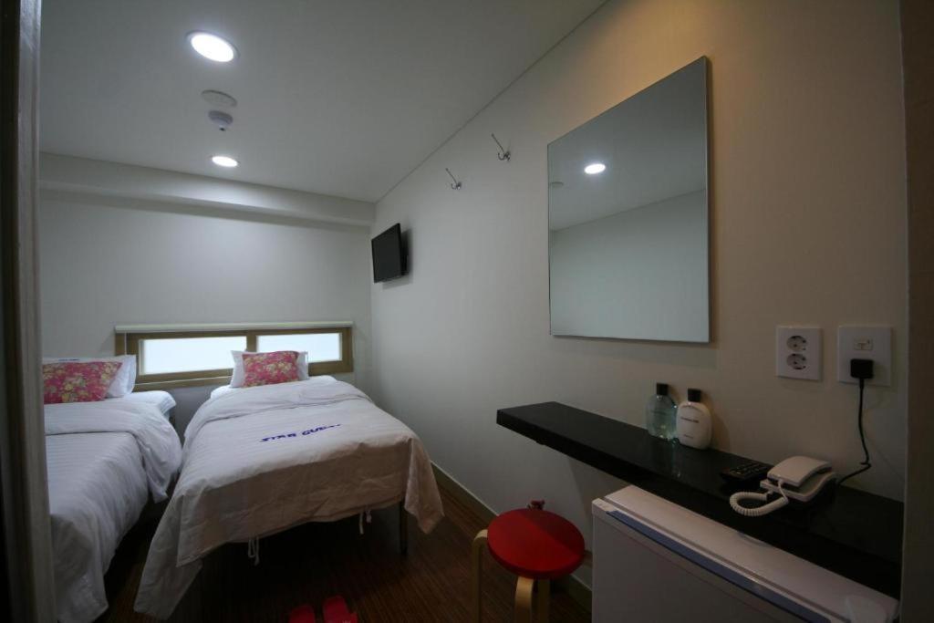 Star Guest House Seoul Bagian luar foto