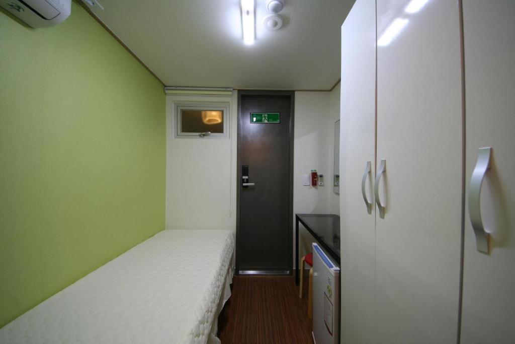 Star Guest House Seoul Bagian luar foto