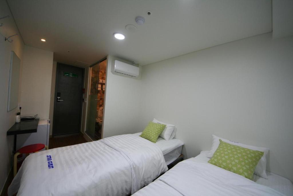 Star Guest House Seoul Bagian luar foto