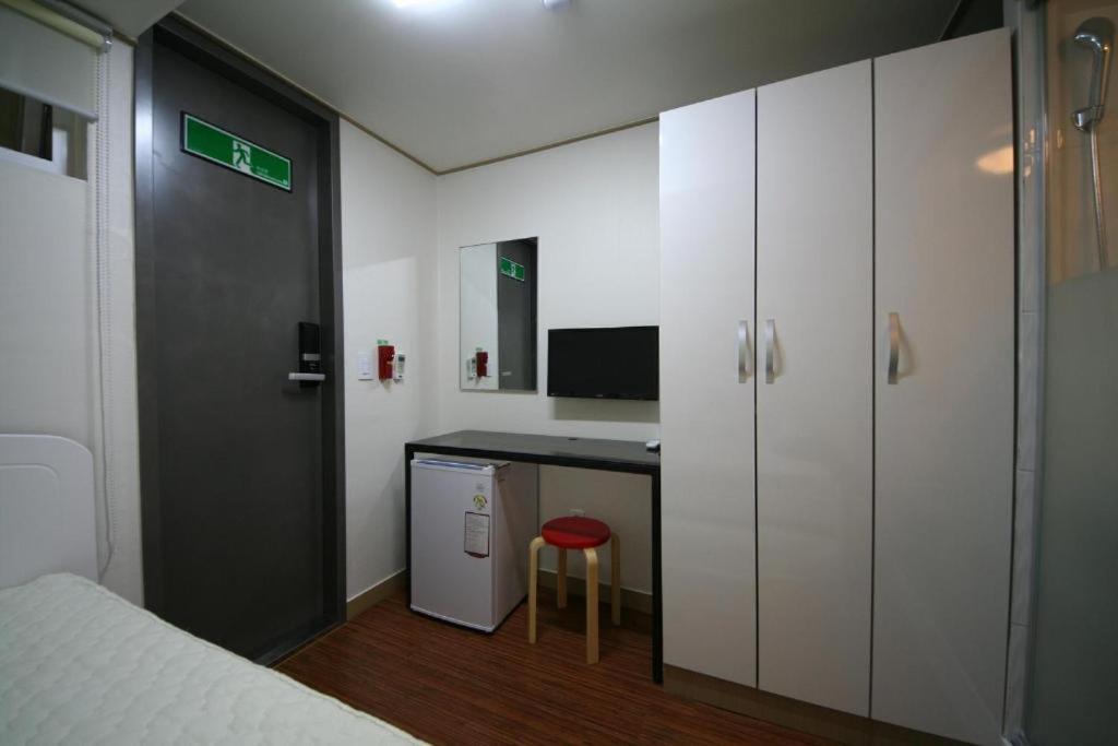 Star Guest House Seoul Bagian luar foto